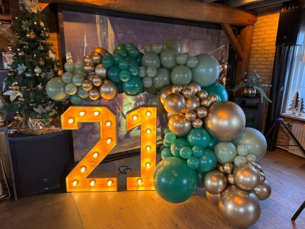 Lichtletters / cijfers met ballondecoratie - Afbeelding 3