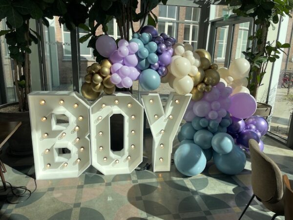 Lichtletters / cijfers met ballondecoratie - Afbeelding 4