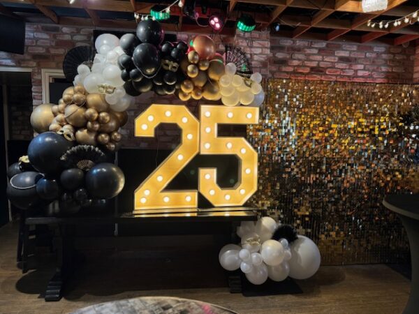 Lichtletters / cijfers met ballondecoratie - Afbeelding 9
